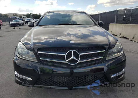 2013 Mercedes-Benz C 250 z USA, uszkodzony, nr VIN WDDGJ4HB8DG028124